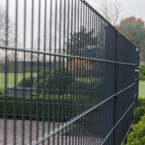 Staalmatpanelen type 6/5/6mm, Hoogte 120cm (RAL 7016) Staalmatpanelen type 6/5/6mm, Hoogte 120cm (RAL 7016) - LM Hekwerk bvba